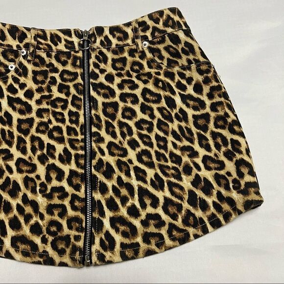 Forever 21 Leopard Print Denim Zip Up Mini Skirt Size Small - Picture 6 of 12